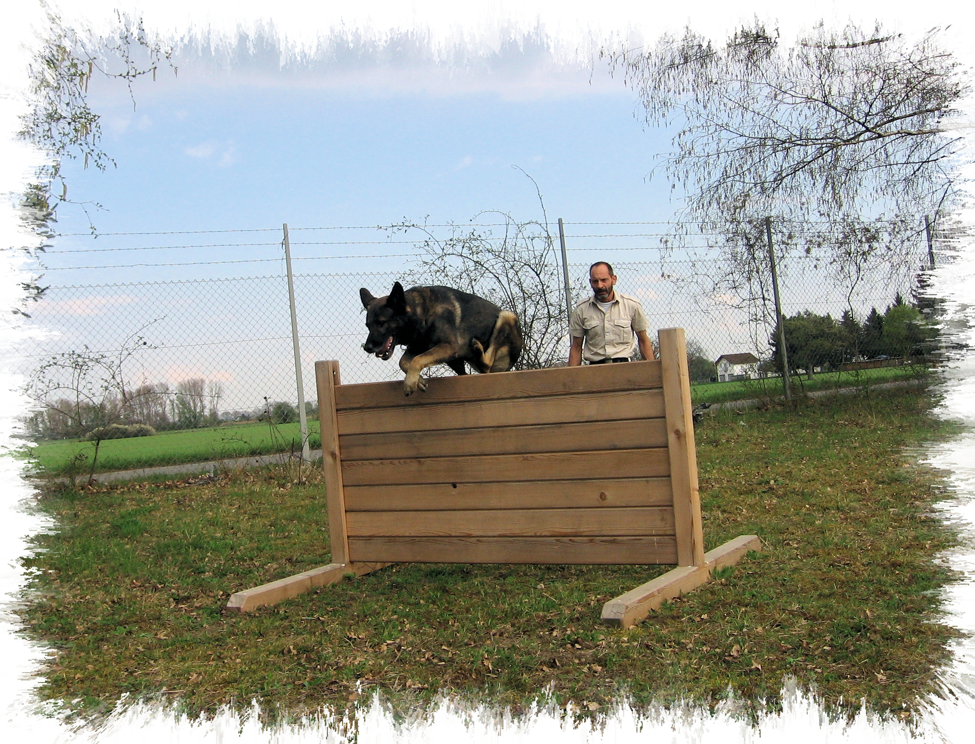 Kid beim Sprung ber eine Hrde